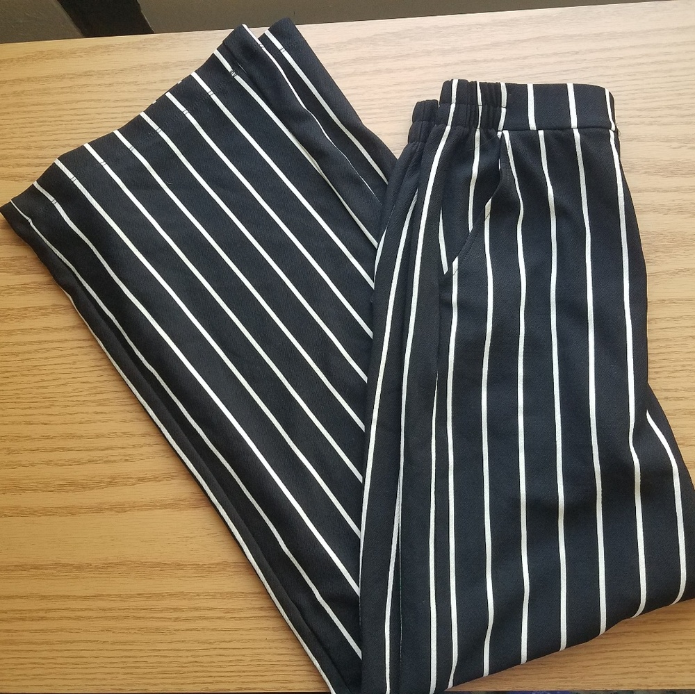 High-waisted, wide leg size M Bershka pants (tall)